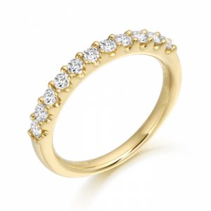 Round Diamond Claw Set Yellow Gold Ring